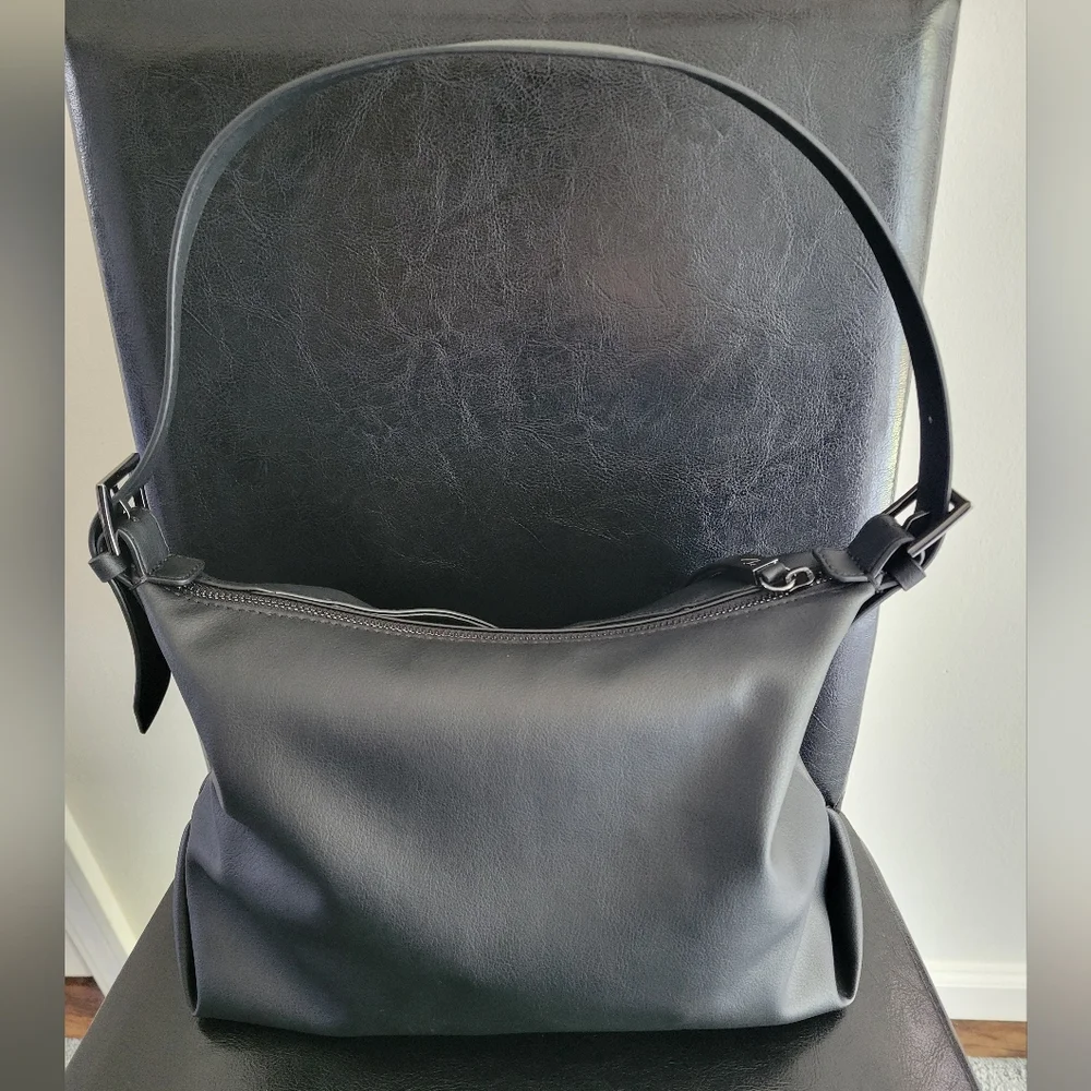 Simply Vera Vera Wang Laci Buckle Shoulder Bag - Picture 3 of 5